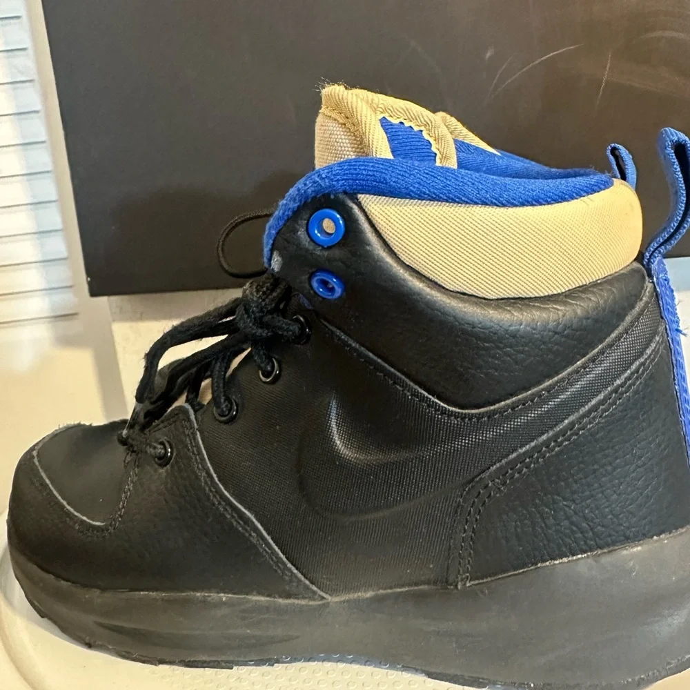 Nike Manoa Sneakers Boots